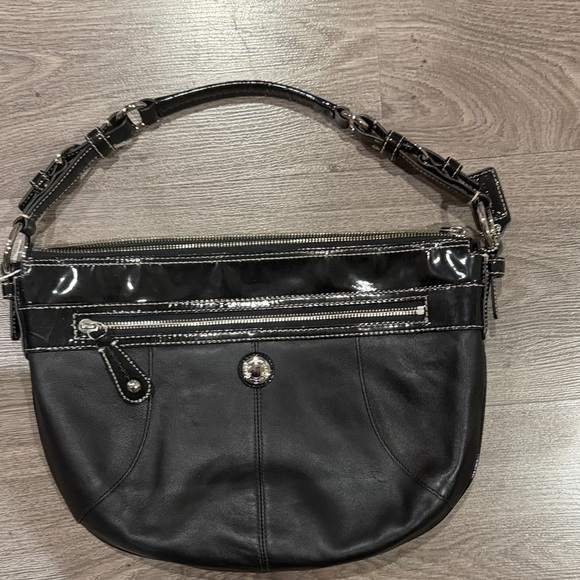Coach Glossy Black Leather Shoulder Bag - Picture 4 of 7